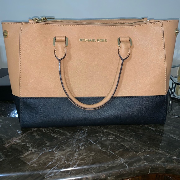 Michael Kors two tone bag - Picture 1 of 7